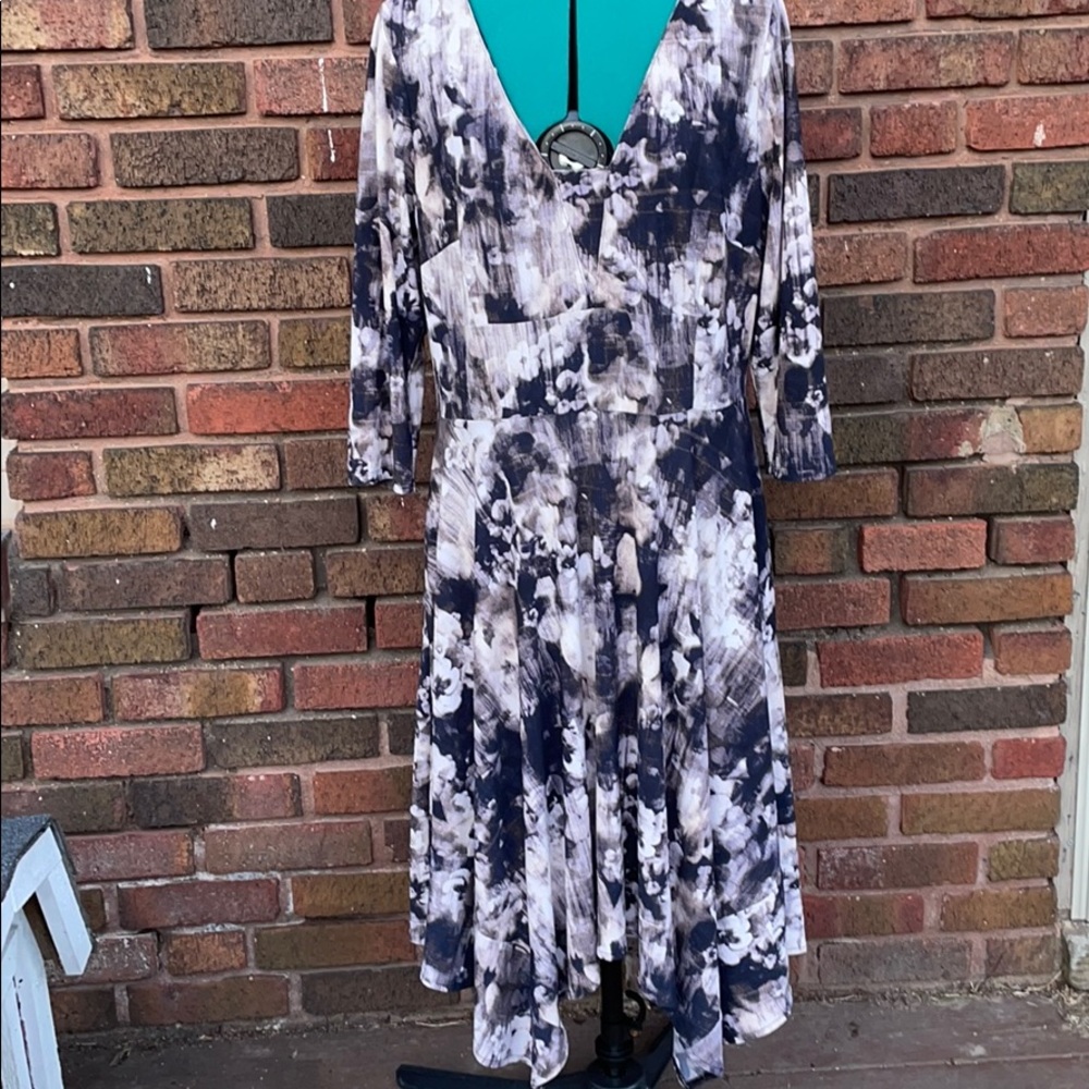 (L) Simply Vera Vera Wang Dress